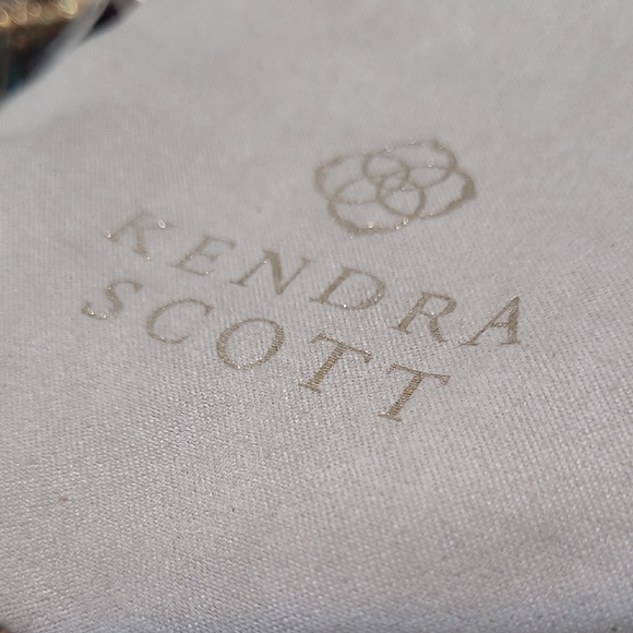 Kendra Scott Larsen Necklace With 1" Extender - Picture 2 of 8